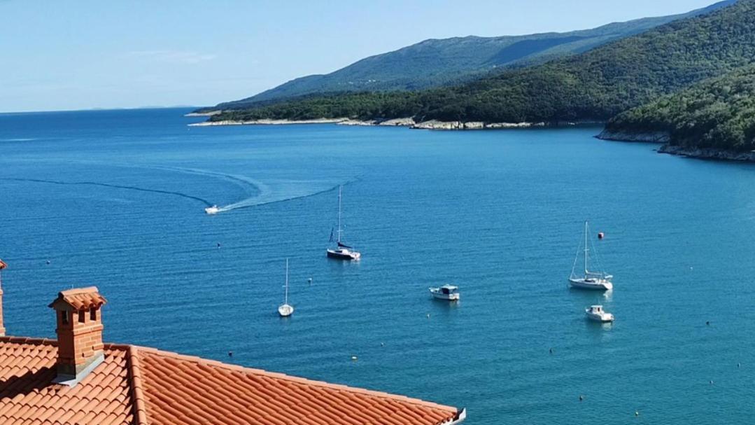 Apartment Noemi With A Direct Beach View Рабац Екстериор снимка