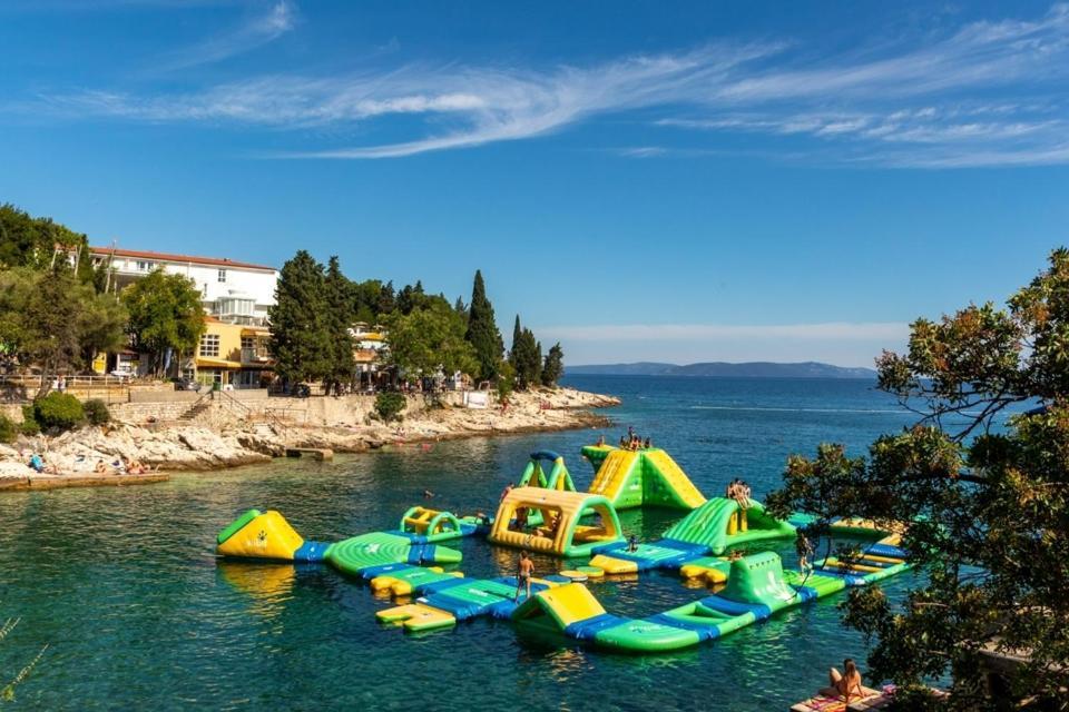 Apartment Noemi With A Direct Beach View Рабац Екстериор снимка