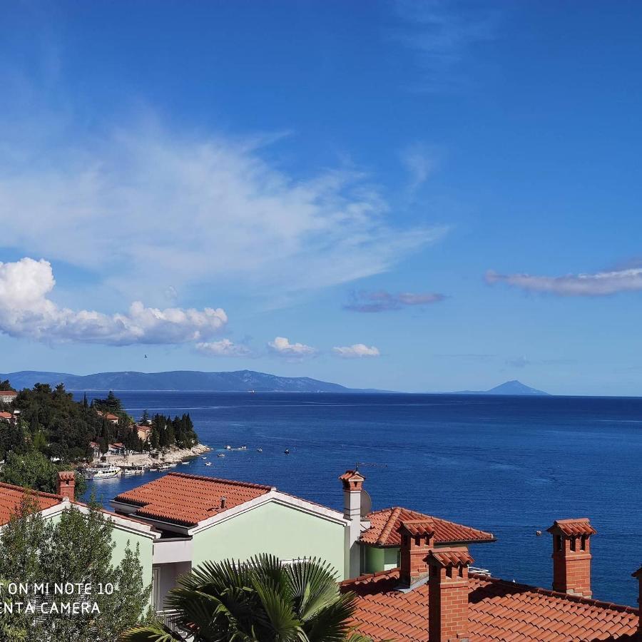 Apartment Noemi With A Direct Beach View Рабац Екстериор снимка