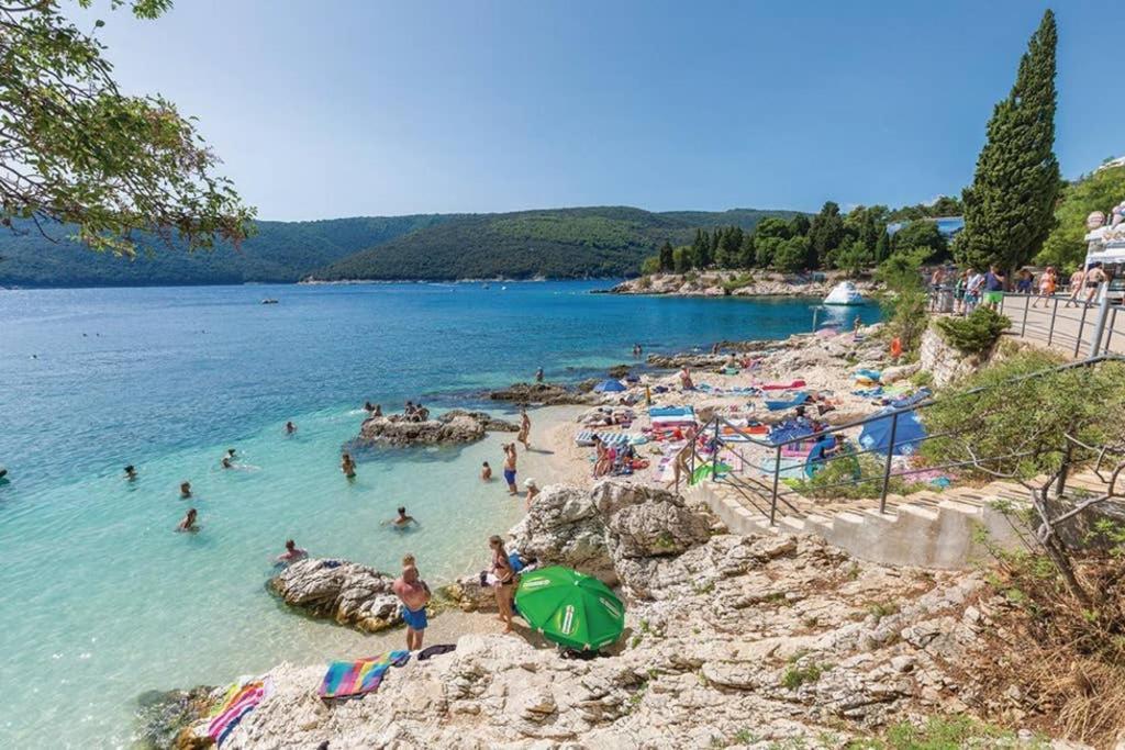 Apartment Noemi With A Direct Beach View Рабац Екстериор снимка